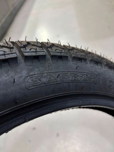 Tyre. 2.75 x 17" Golden boy